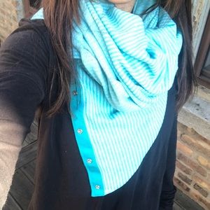 Blue reversible lululemon vinyasa scarf